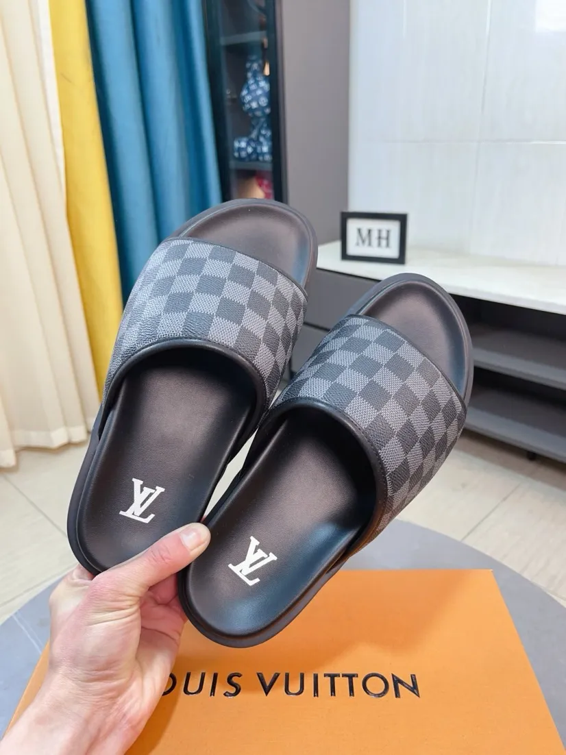 Men's shoes 💰360🌹🌹 (lv-Louis Vuitton) new men's sandals, high-end boutique, exquisite embossed logo decoration on the upper, fine workmanship, super soft soles, casual, loose and comfortable, a must-have in summer! \nsize：38-44